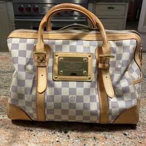 Louis Vuitton “Vintage” 2009 Damier Azur “Berkeley” made in France.
